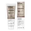 TOLPA Melaclear Crème de Jour Anti-Taches SPF50 est un soin quotidien conçu pour corriger les taches pigmentaires tout en offrant une très haute protection solaire contre les rayons UVA, UVB et la lumière HEV. Sa formule aide à réduire visiblement l'apparence des taches existantes, à prévenir l'apparition de nouvelles hyperpigmentations et à unifier le teint.